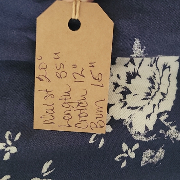 Maurice's floral wrap pants - Picture 2 of 7